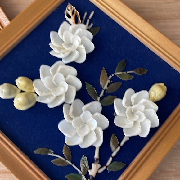 Vintage Handmade seashell flower art with blue velvet fabric and wooden frames - Picture 8 of 9